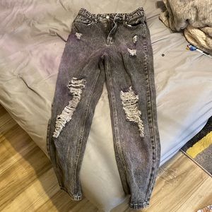 Straight leg jeans with cute rips